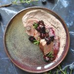 Filet mignon de porc, sauce aux baies noires et crème de panais au sumac